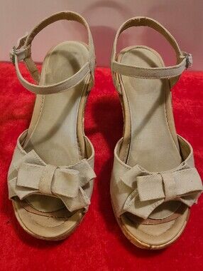 Made in Mexico, khakhi canvas sandals with bows and carved wedge, 6